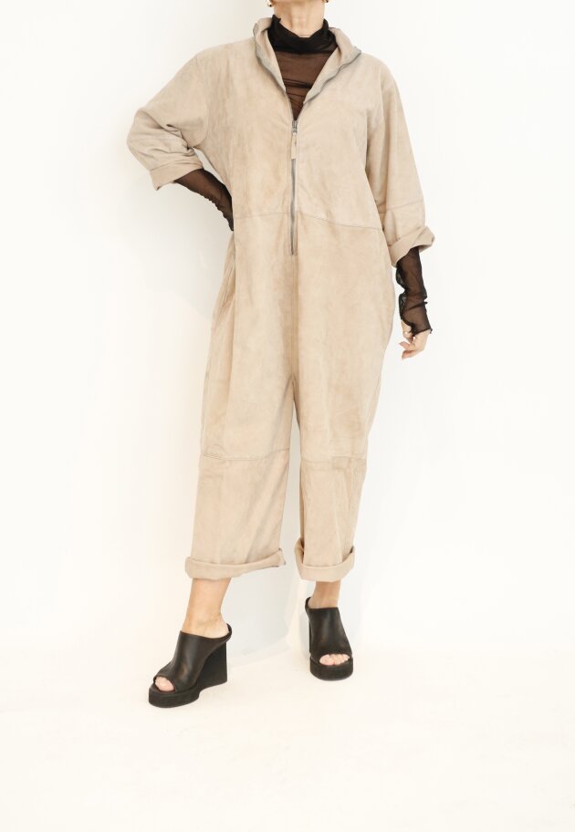 Sort Aarhus - Suede leather jumpsuit with zipper, pockets and wide legs