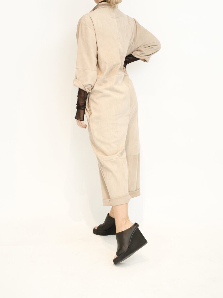 Sort Aarhus - Suede leather jumpsuit with zipper, pockets and wide legs