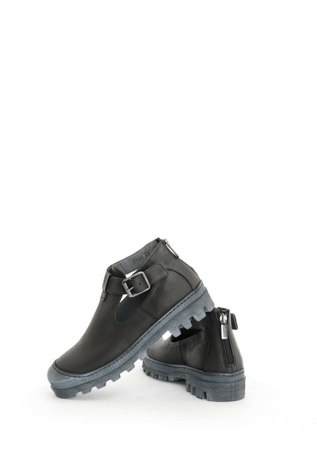 Lofina - Open shoe with buckle and zipper