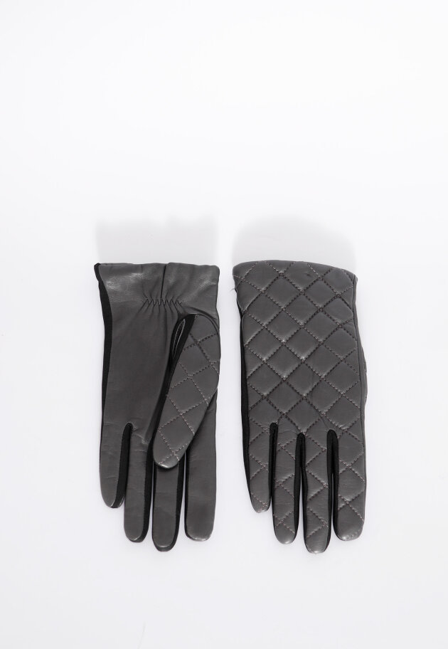 Gloves made in lam skin and lined with cashmere