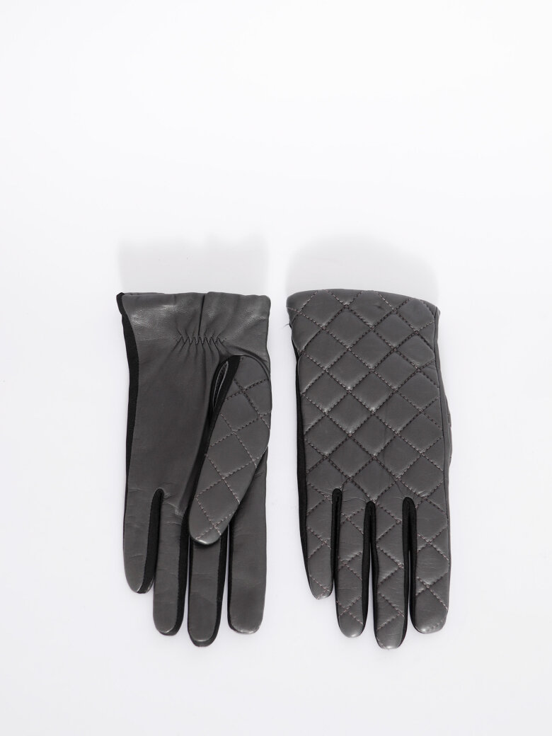 Gloves made in lam skin and lined with cashmere
