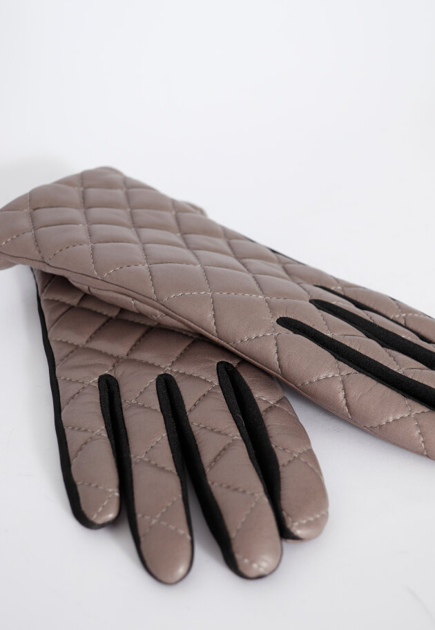 Gloves made in lam skin and lined with cashmere