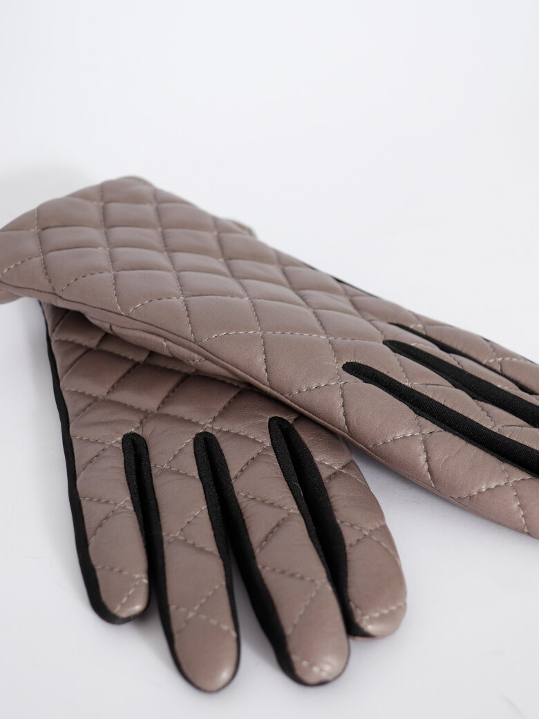 Gloves made in lam skin and lined with cashmere