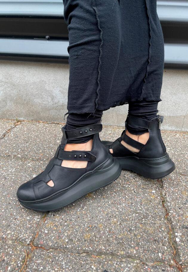 Lofina - PRE ORDER! Sneakers with zipper