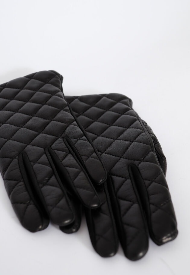 Gloves made in lam skin and lined with cashmere