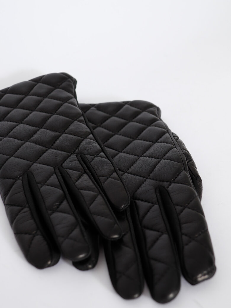 Gloves made in lam skin and lined with cashmere