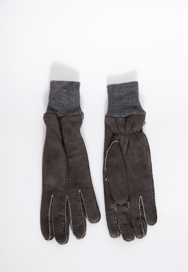 Gloves made in sheepskin