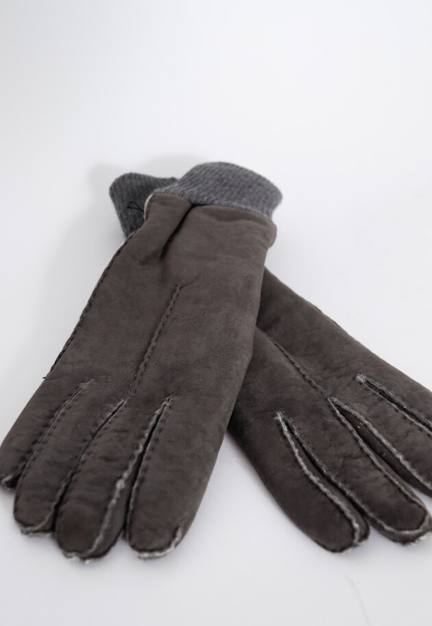 Gloves made in sheepskin