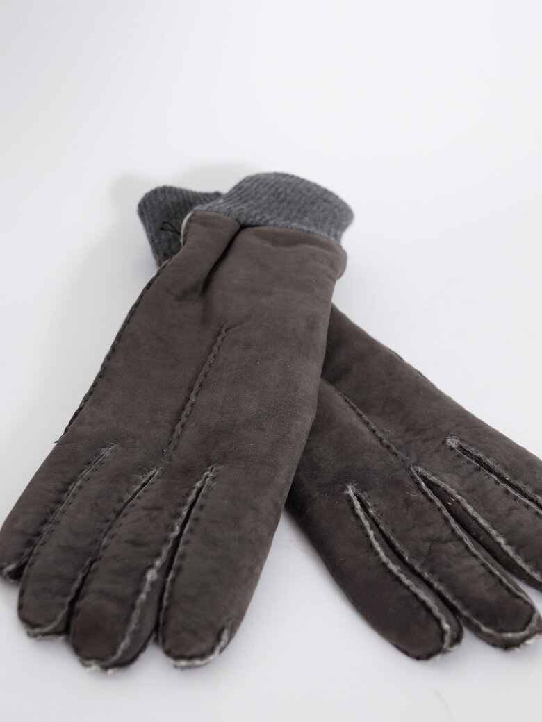 Gloves made in sheepskin