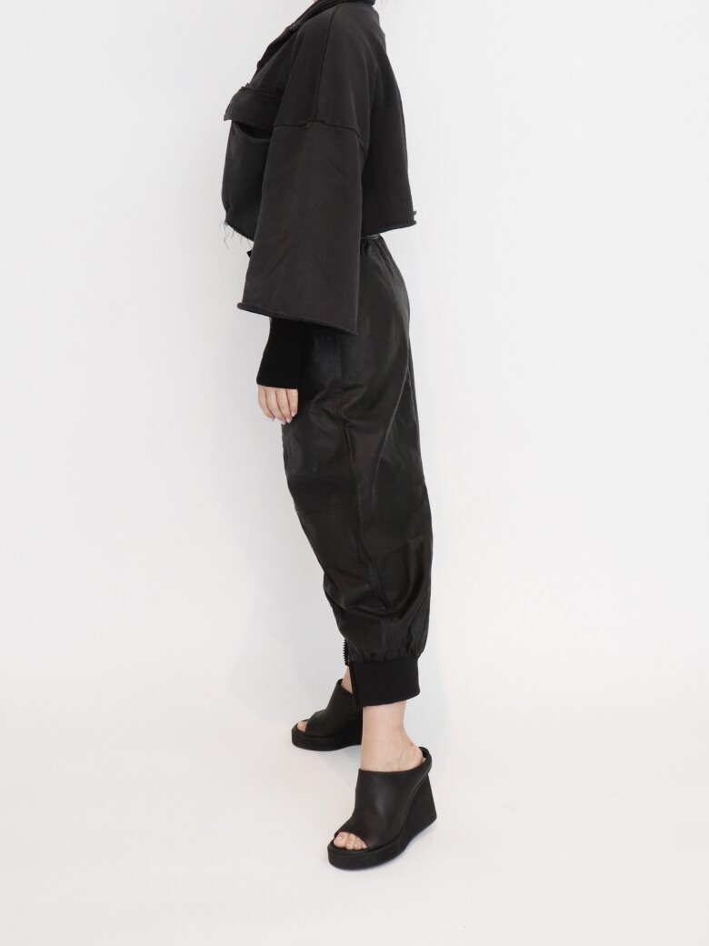 Sort Aarhus - Cropped leather pants