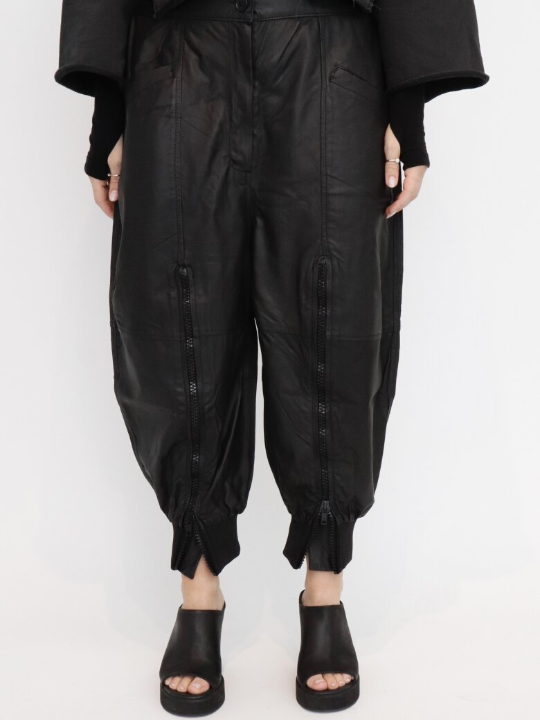 Sort Aarhus - Cropped leather pants