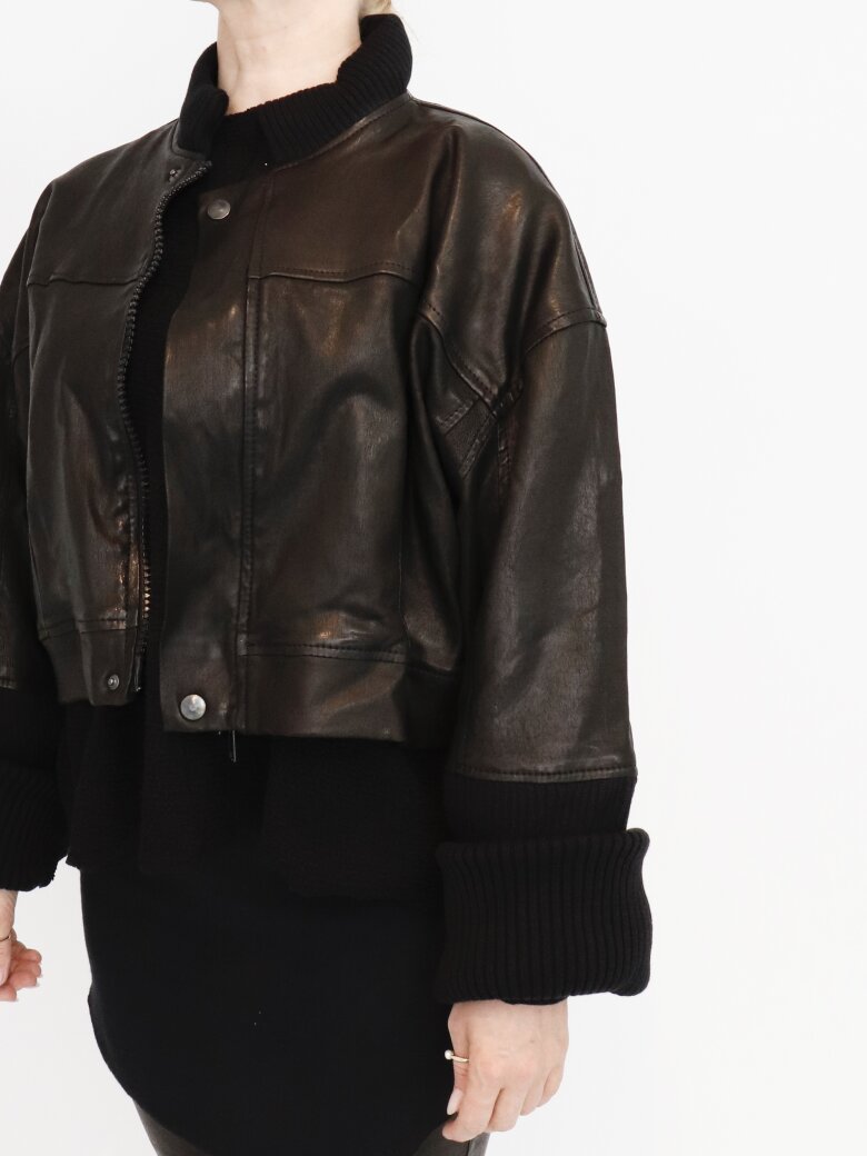 Sort Aarhus - Cropped leather jacket