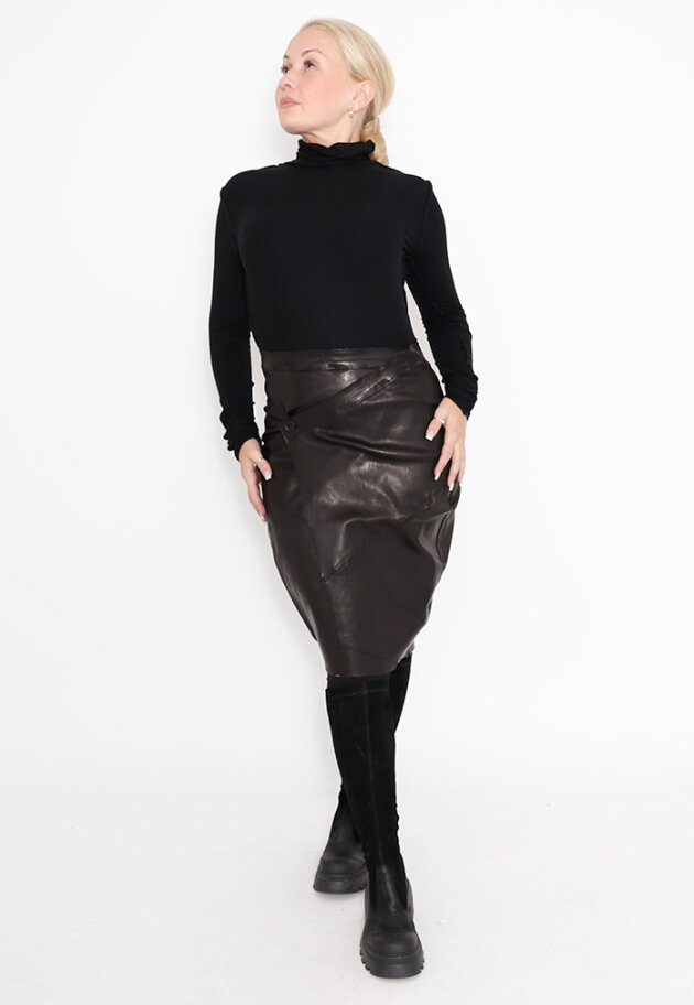 Sort Aarhus - Wrap skirt in stretch leather