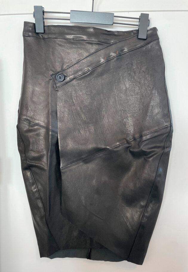 Sort Aarhus - Wrap skirt in stretch leather