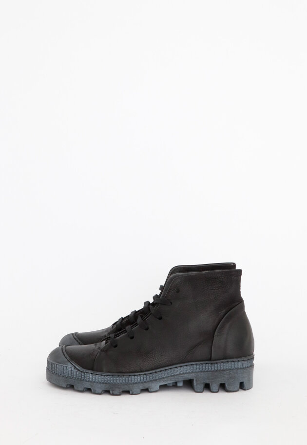 Lofina - Men bootie with a micro sole and laces