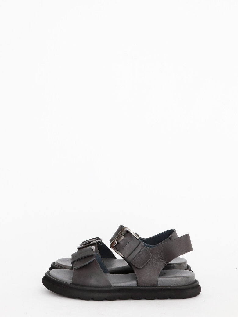 Lofina - Lofina sandal med metalspænder