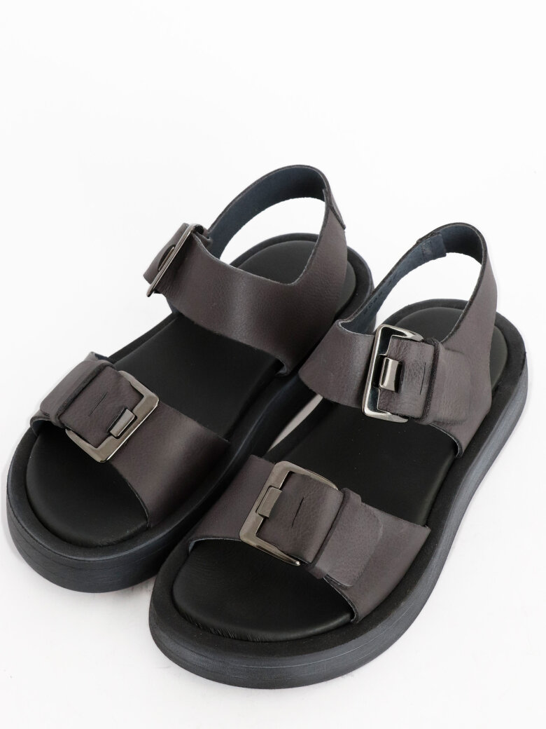 Lofina - Sandal med gummisål og spænde