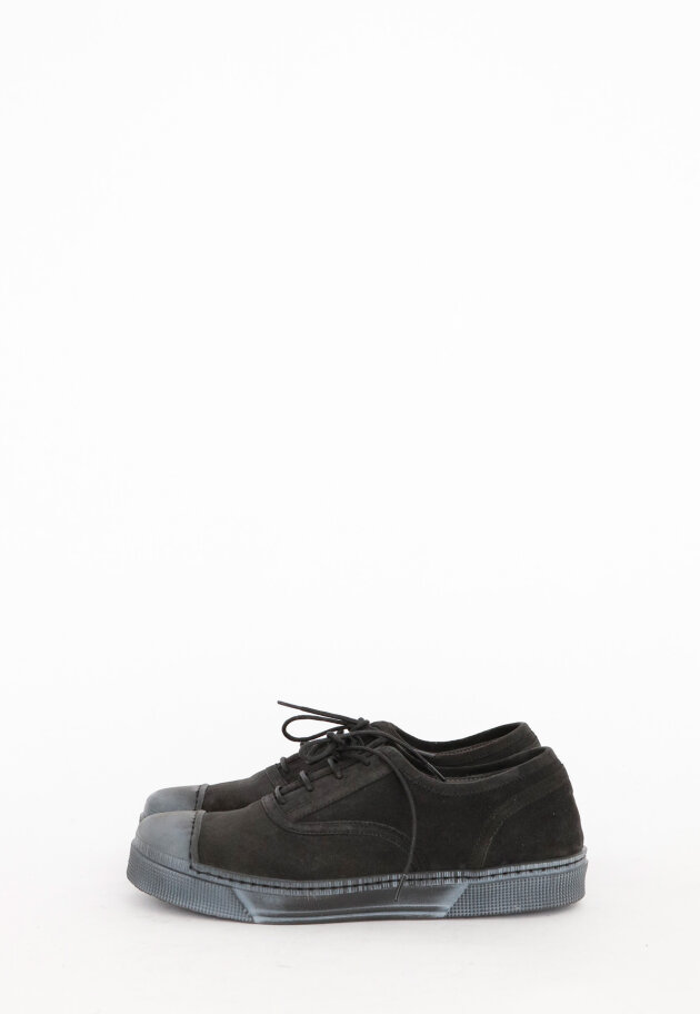 Shoe with a rubber sole and laces