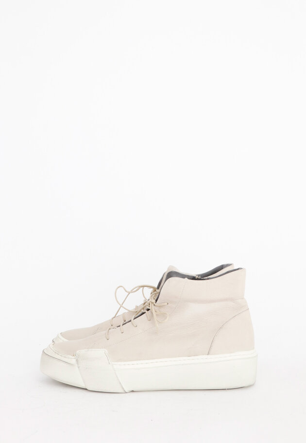 Lofina - Men shoe with a white sole and laces