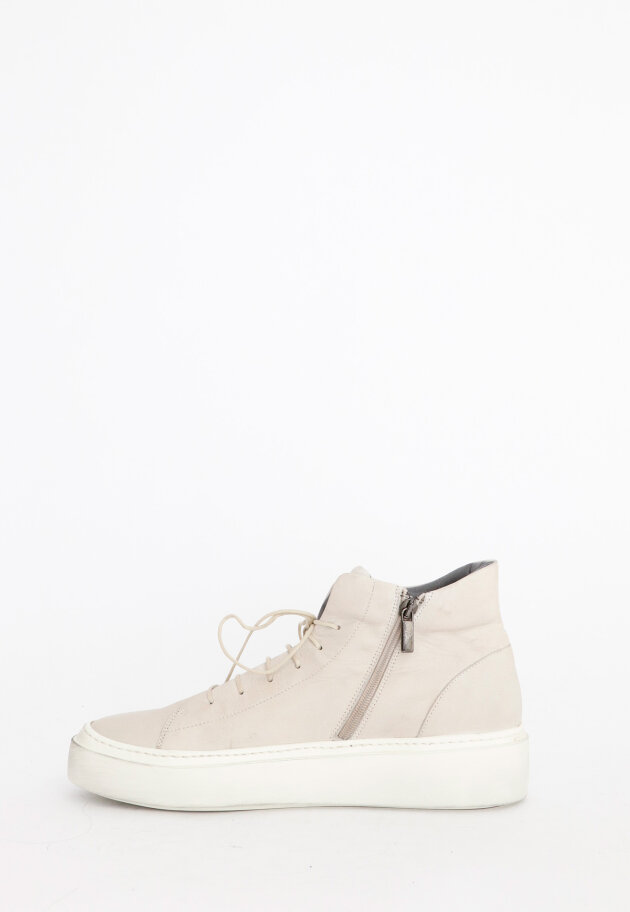 Lofina - Men shoe with a white sole and laces