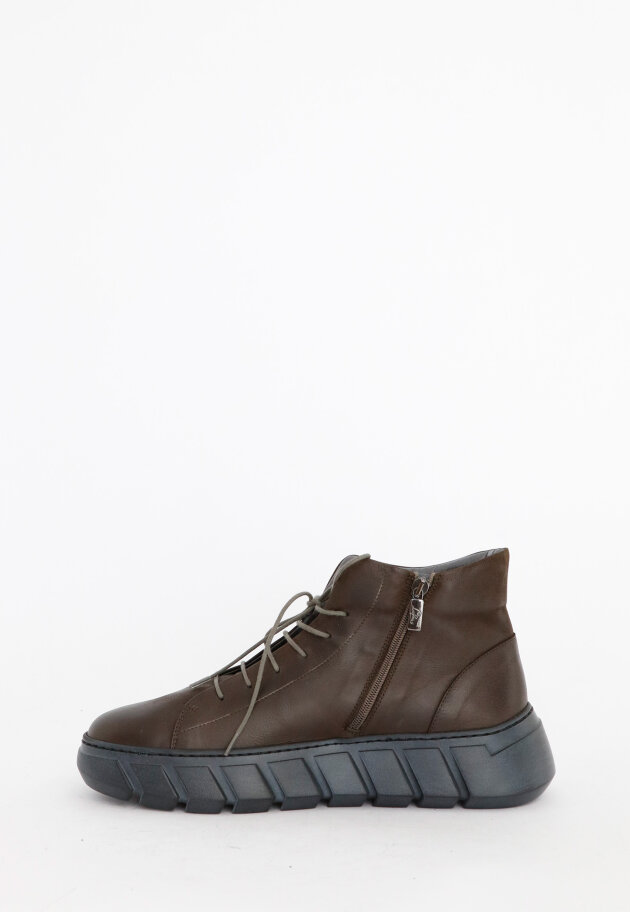 Lofina - Men shoe with a black sole and laces