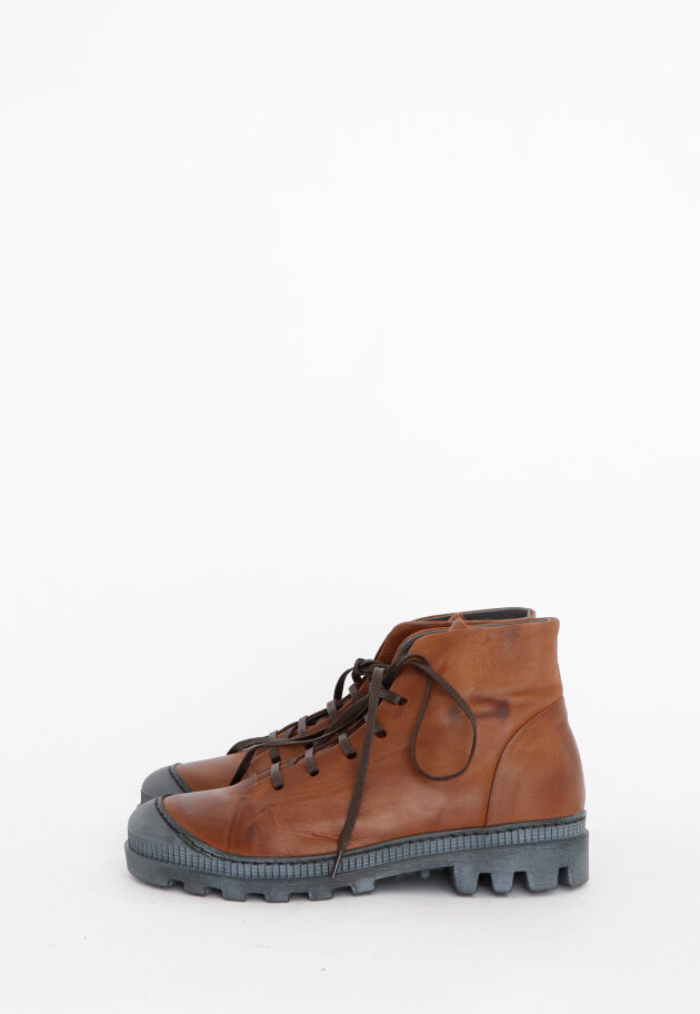 Lofina - Men bootie with a micro sole and laces