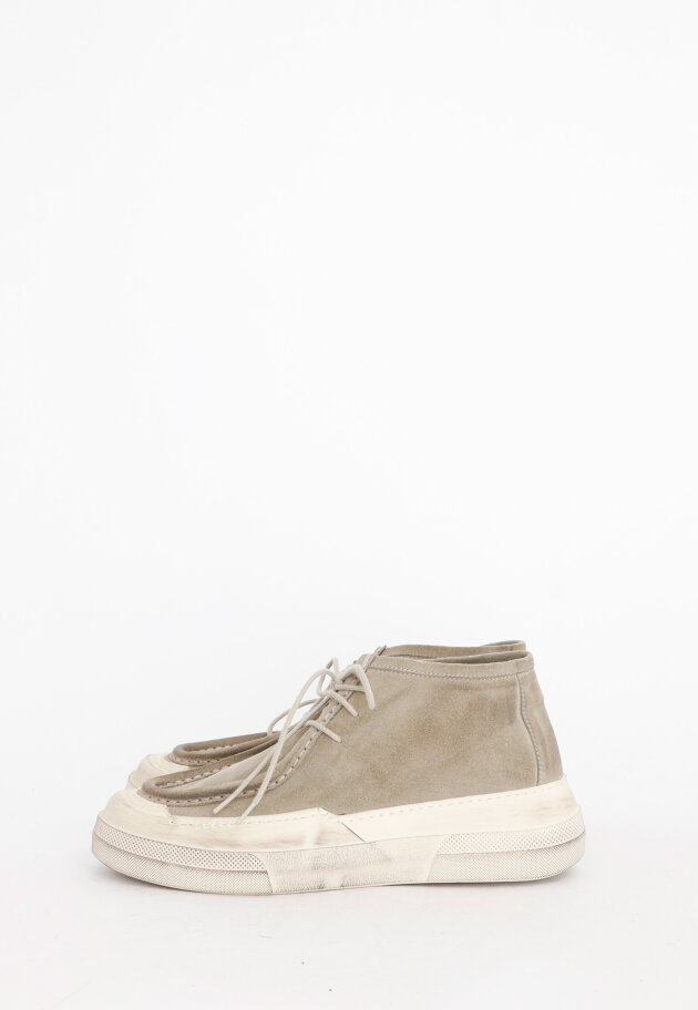Lofina - Men shoe with a white sole and laces