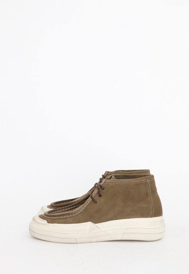 Lofina - Men shoe with a white sole and elastic