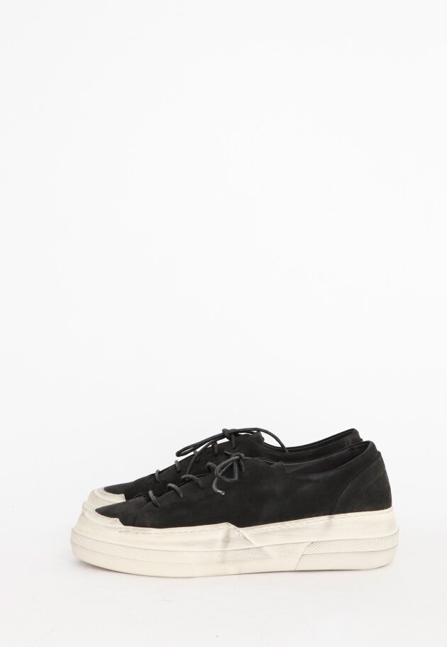 Lofina - Men shoe with a white sole and elastic