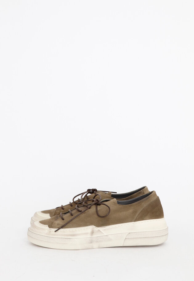 Lofina - Men shoe with a white sole and elastic