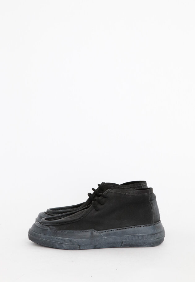 Lofina - Men shoe with a black sole and laces