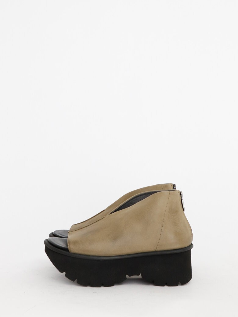 Lofina sandal med lynlås
