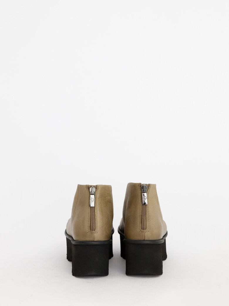 Lofina sandal med lynlås