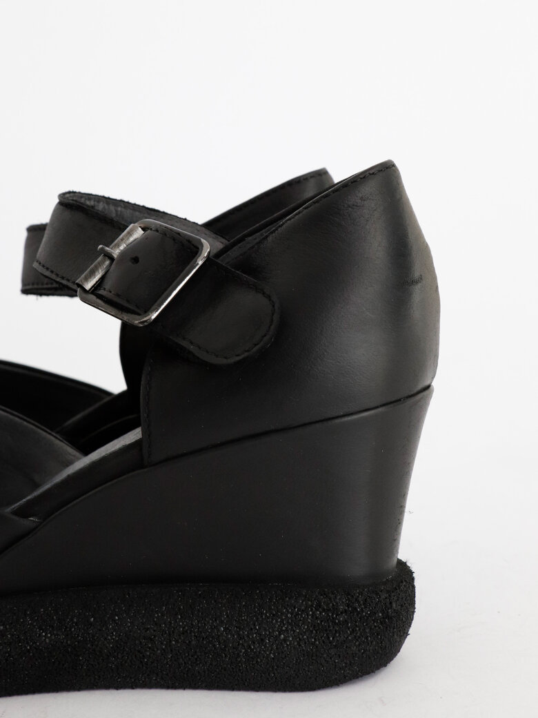 Lofina - Sandal med kilehæl