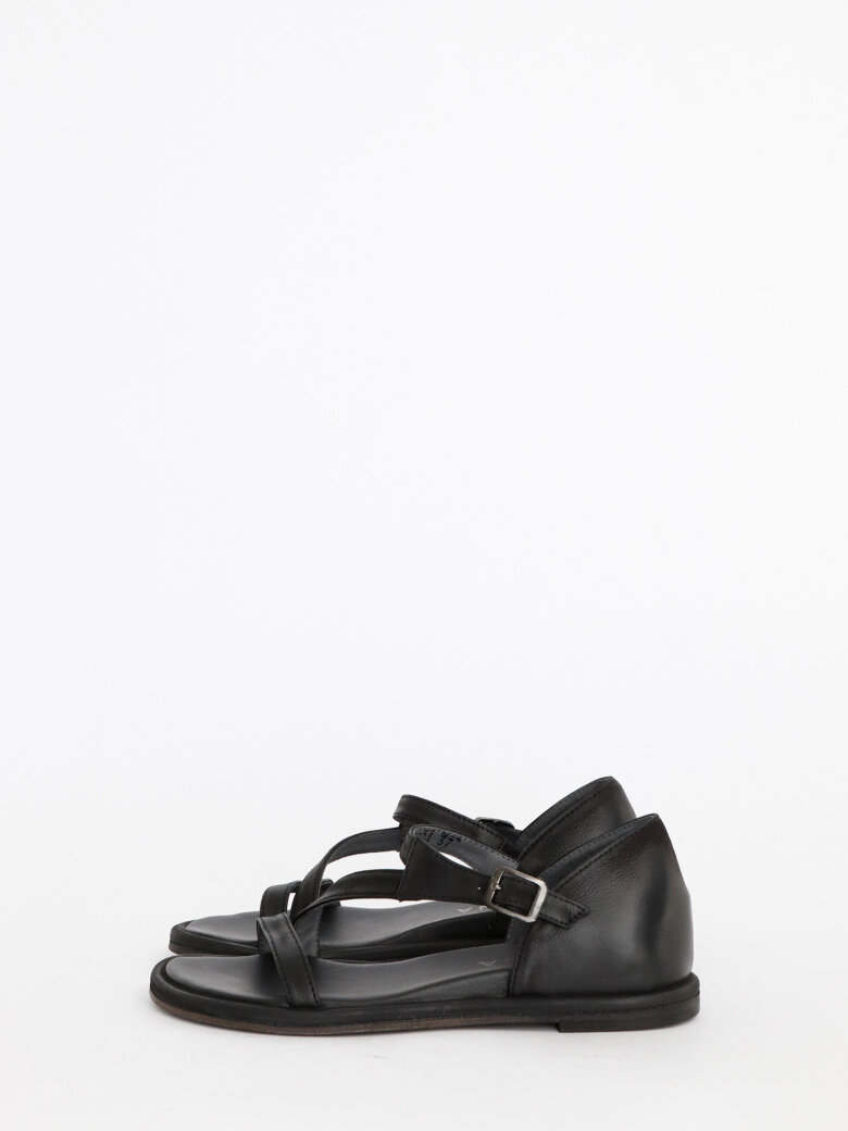 Lofina - Sandal med spænde og lædersål