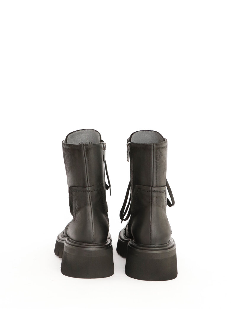Lofina - Boot with laces and visible stitching