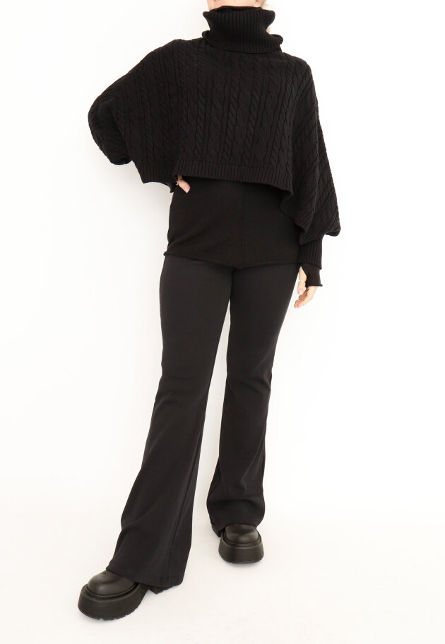 Sort Aarhus - Cropped rullekrave poncho