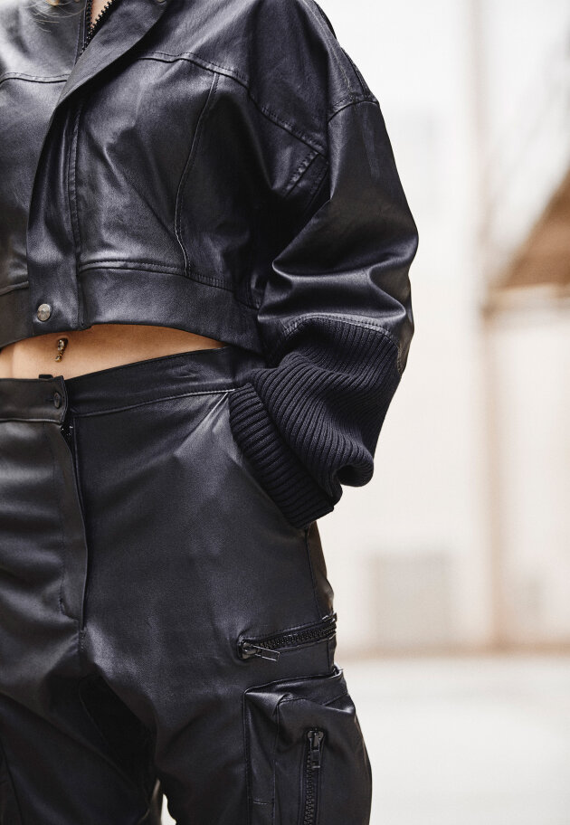 Sort Aarhus - Cropped leather jacket