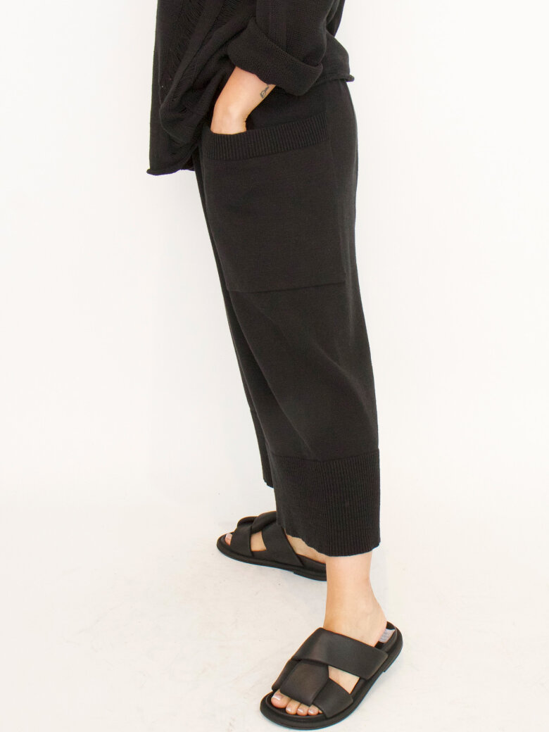 Sort Aarhus - 3/4 lange strikbukser
