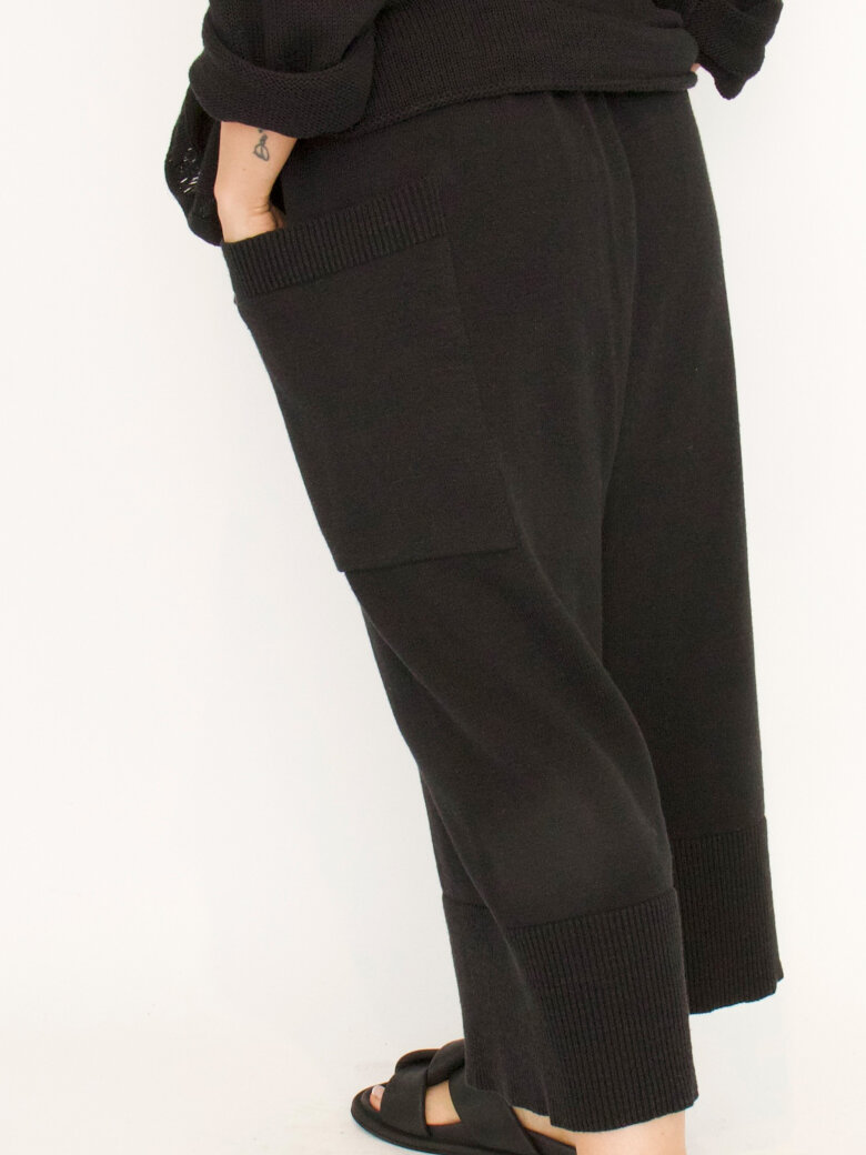Sort Aarhus - 3/4 lange strikbukser
