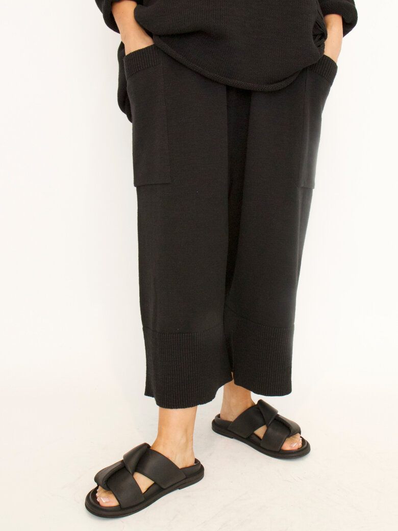 Sort Aarhus - 3/4 lange strikbukser