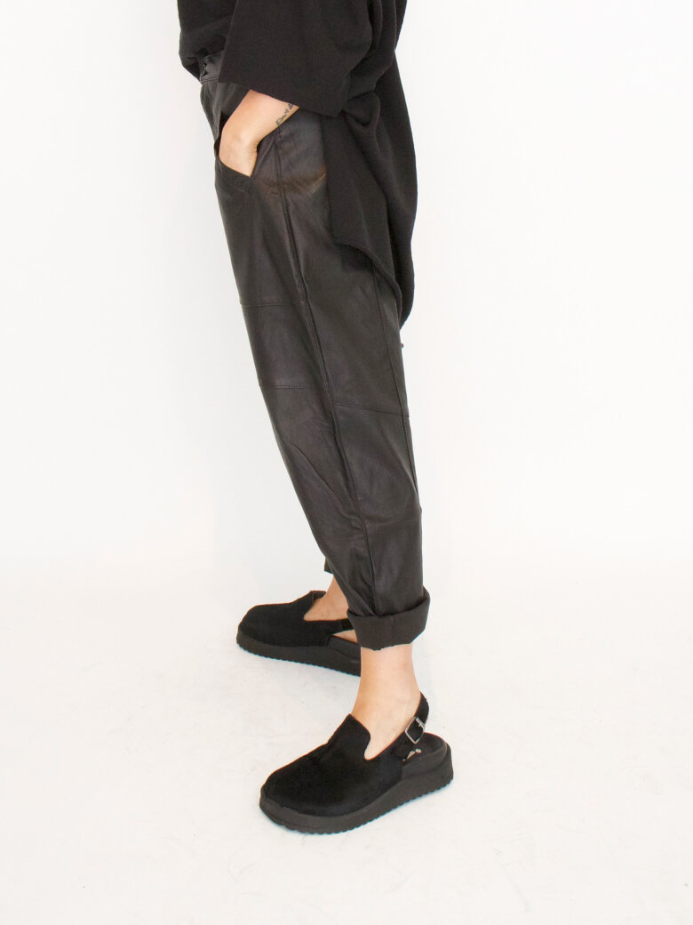 Sort Aarhus - Baggy leather trousers