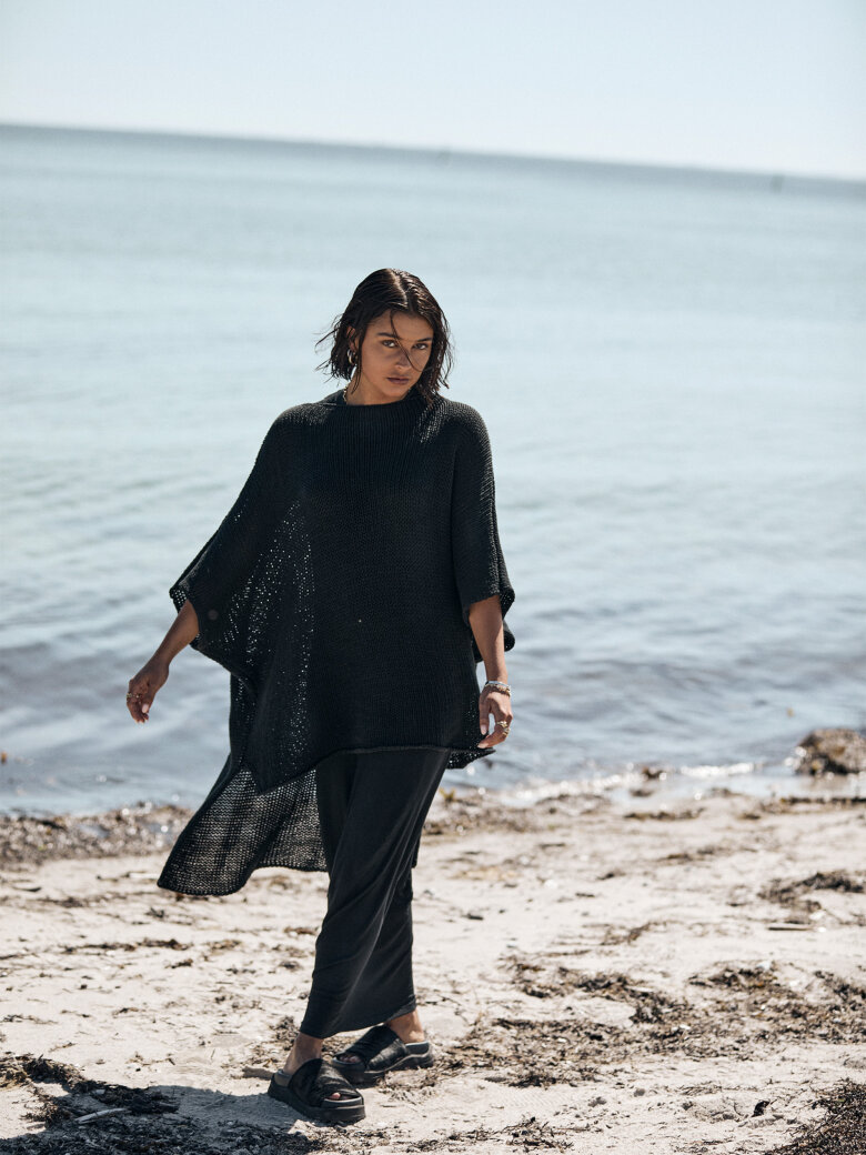 Sort Aarhus - Oversized knit blouse