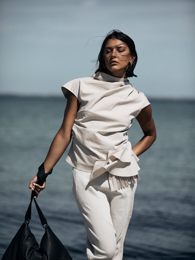 Sort Aarhus - Elegant top with pleated detail