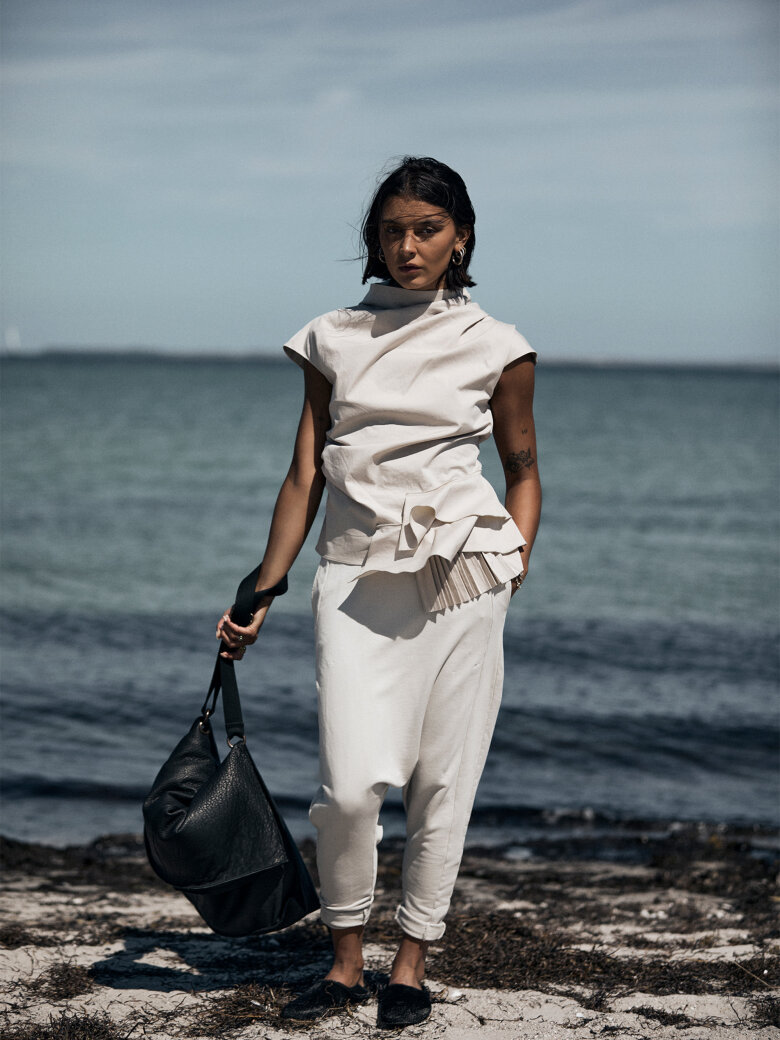 Sort Aarhus - Elegant top with pleated detail