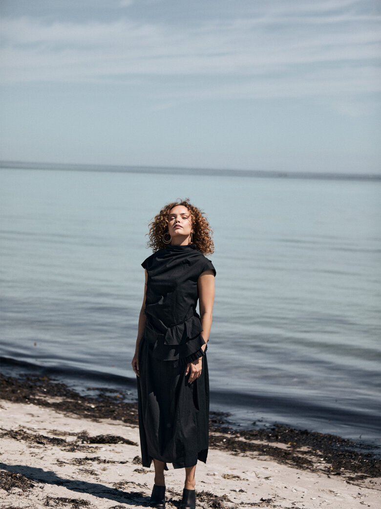 Sort Aarhus - Elegant top with pleated detail