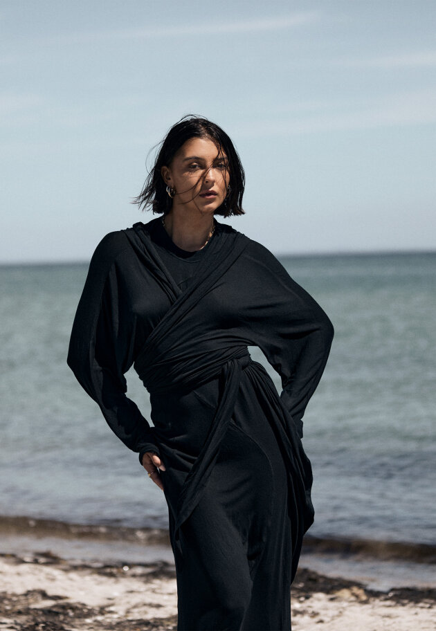 Sort Aarhus - Wrap around blouse with hoodie