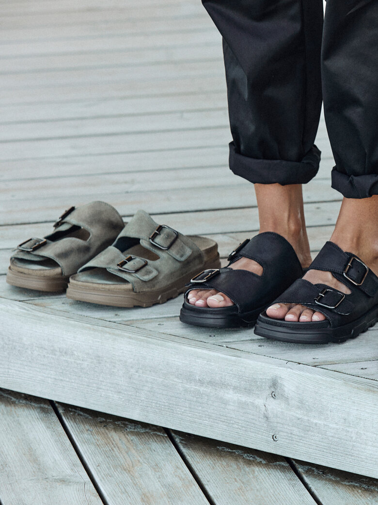 Lofina - Sandal with footbed sole and buckles