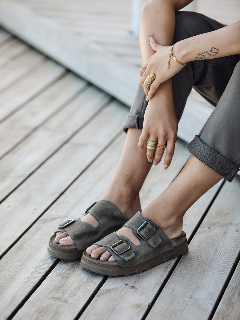 Lofina - PRE ORDER! Sandal med fodsengssål og spænder