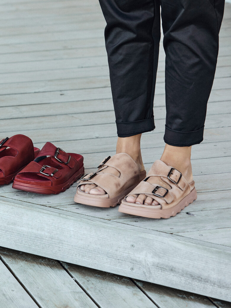 Lofina - Sandal with footbed sole and buckles